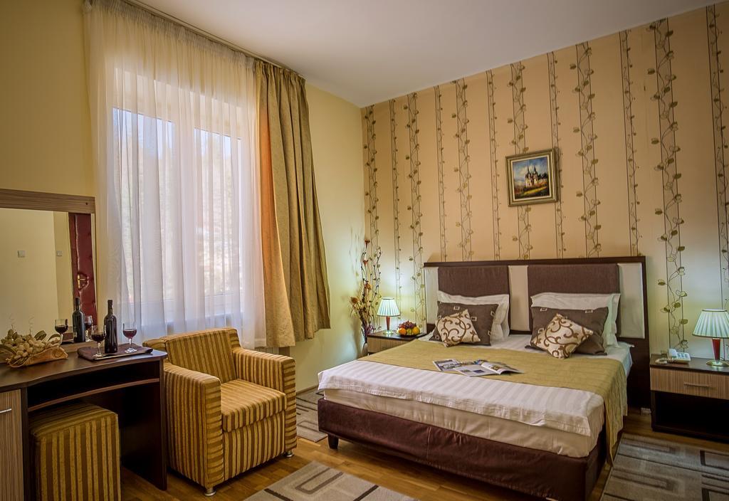 Hotel Rina Cerbul Sinaia Exterior foto