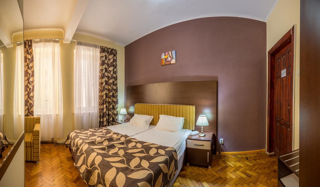 Hotel Rina Cerbul Sinaia Exterior foto