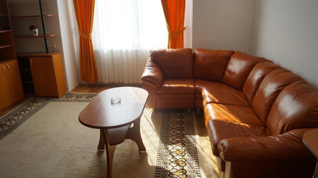 Hotel Rina Cerbul Sinaia Quarto foto
